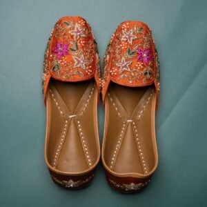 Kesariya Jutti - (UK-3)